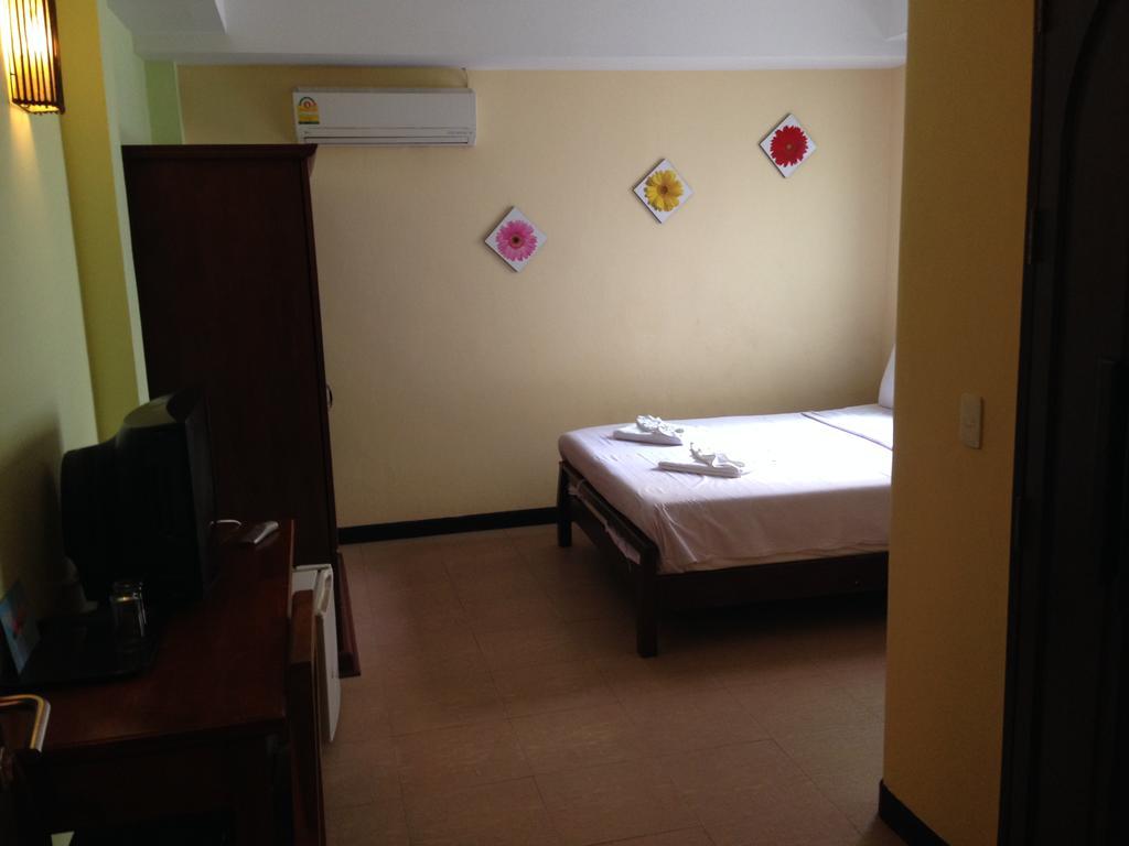 Tropicoza Hostel Patong Room photo